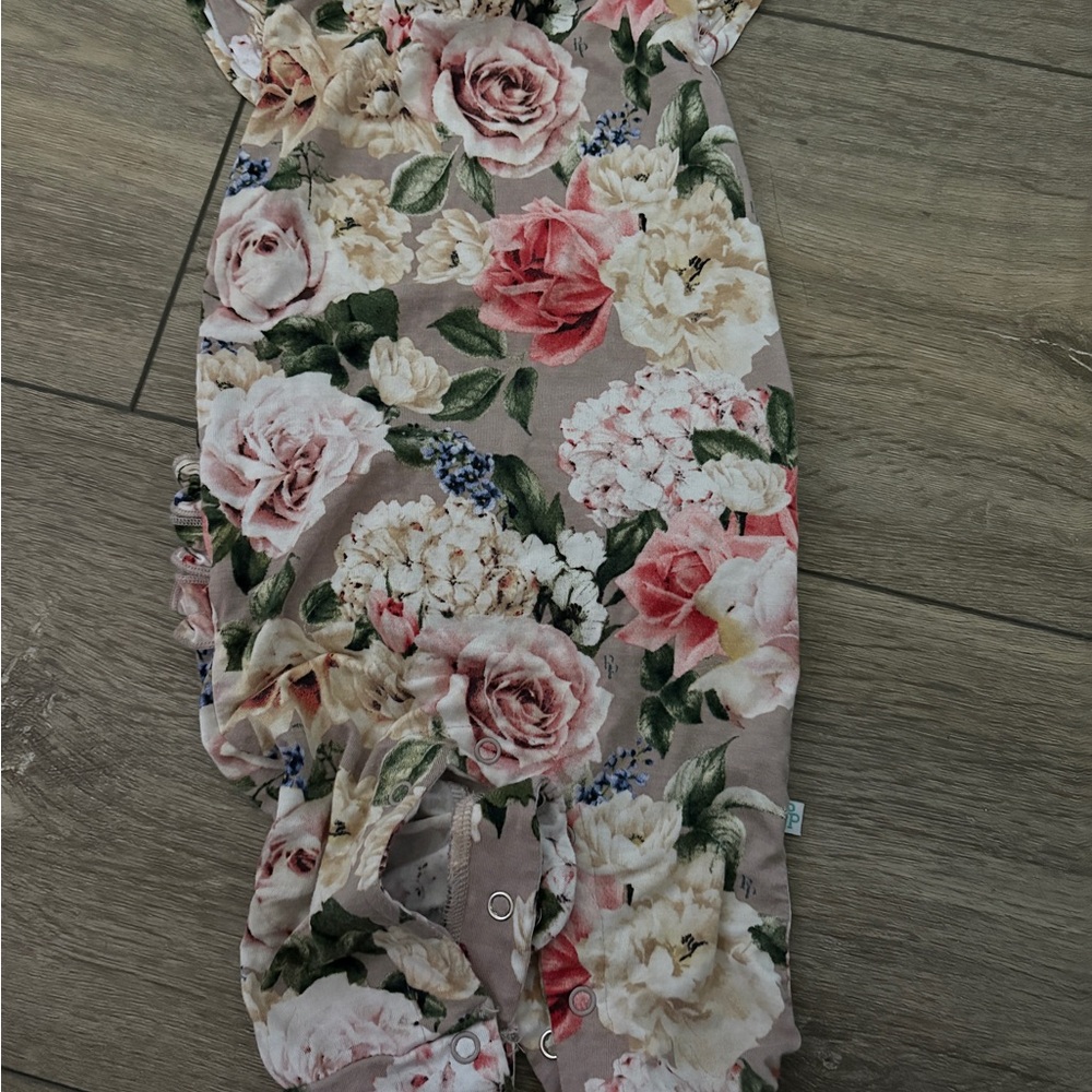 Posh peanut 6-9 romper